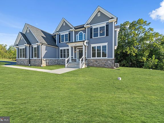2nd image of 5905 Grasmere Ct