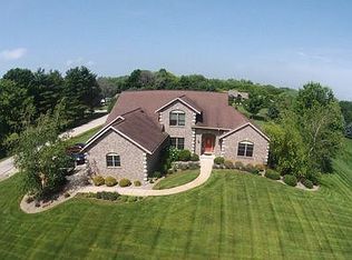 N1525 Cummings Dr, Fort Atkinson, WI 53538