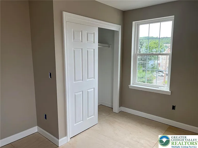 231 Lehigh Ave — Photo 5