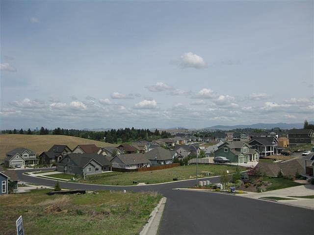2nd image of 925 SW Itani Dr