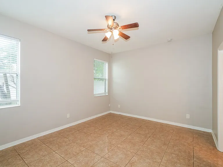 8226 Summer Wood Ln — Photo 10