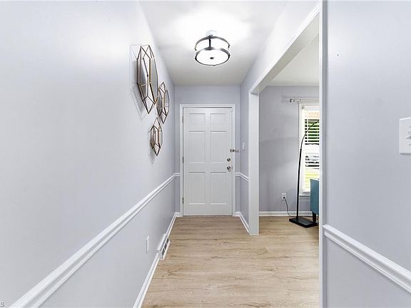 3rd image of 186 Windsor Dr