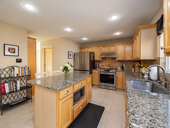 3rd image of 9128 Cowden Dr