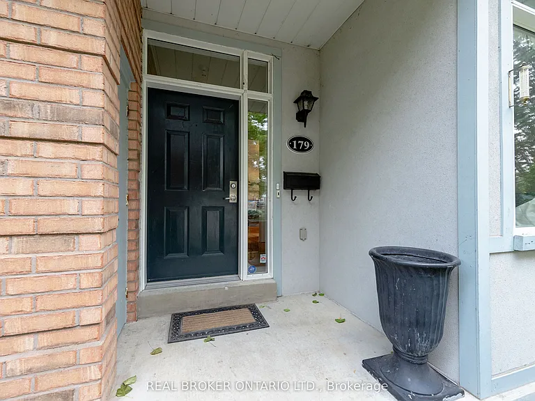 179 Hanson St #MAIN — Photo 2