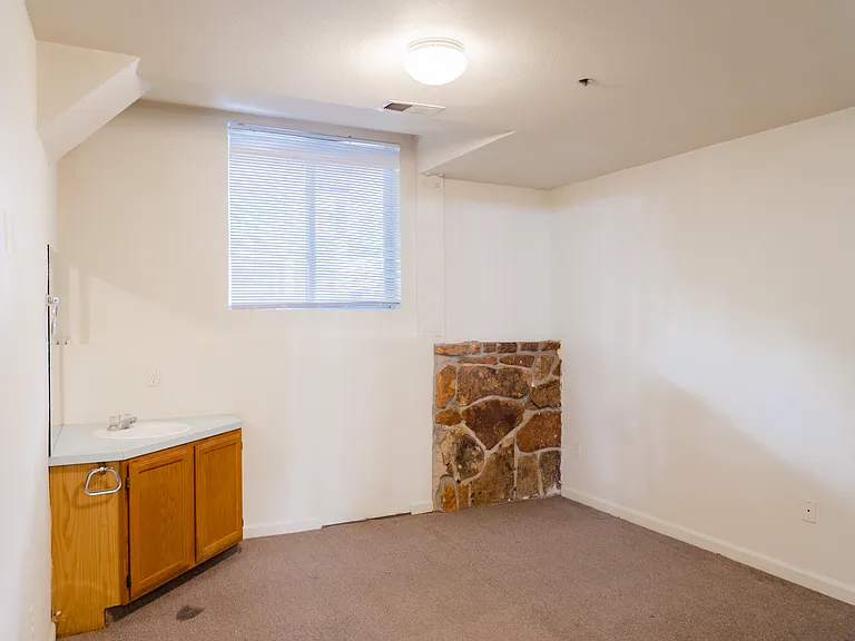 University Hill Apartments — Photo 23