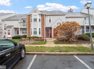 48 Pinewood Dr, Hamilton, NJ 08690