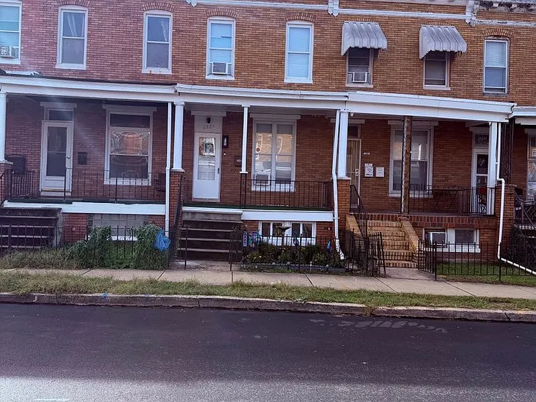 2227 Penrose Ave — Photo 4