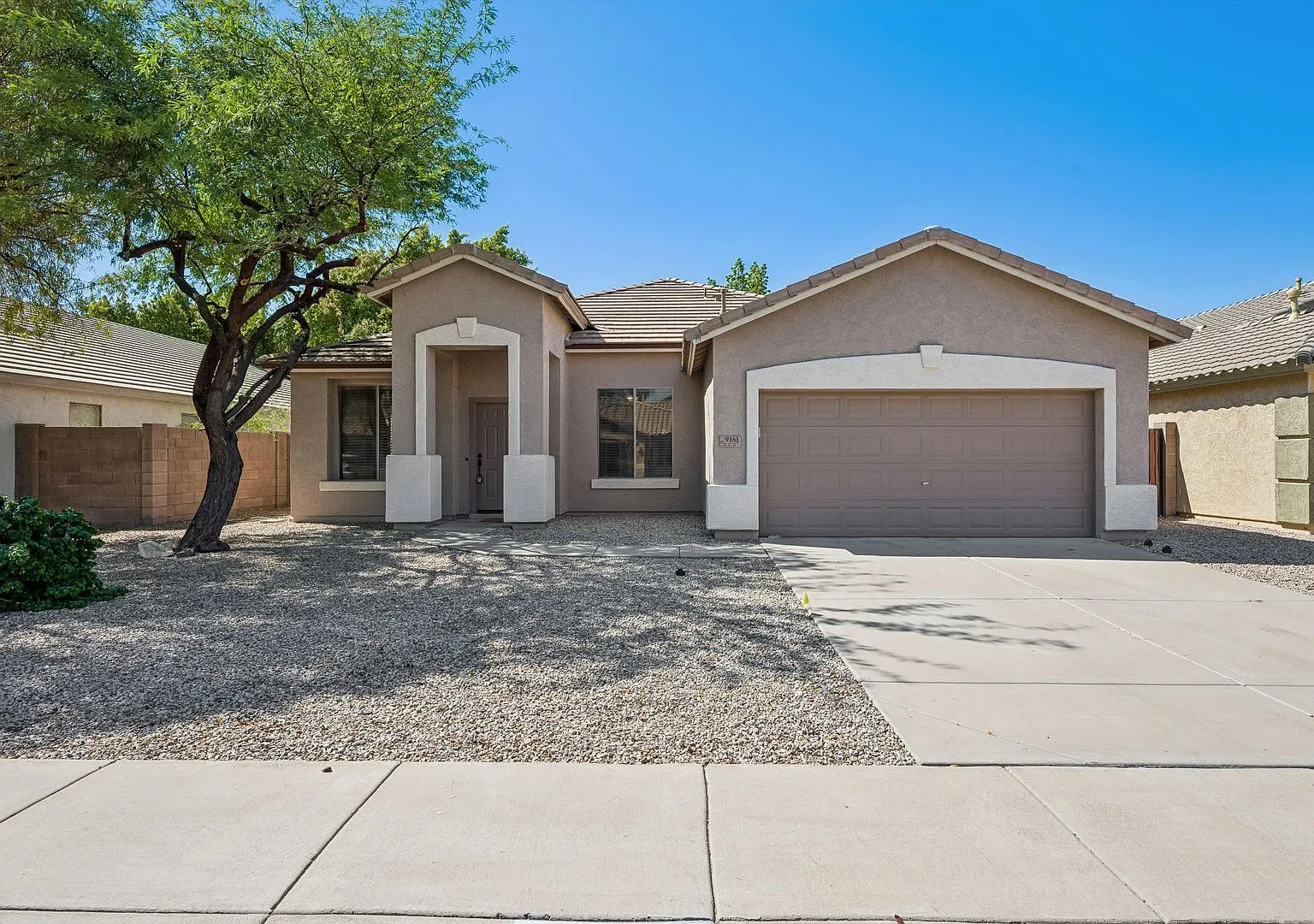 Absolutely beautiful 4 bedroom, 2 bathroom with 2 car garage in Dove Valley Ranch available for m... — Photo 2