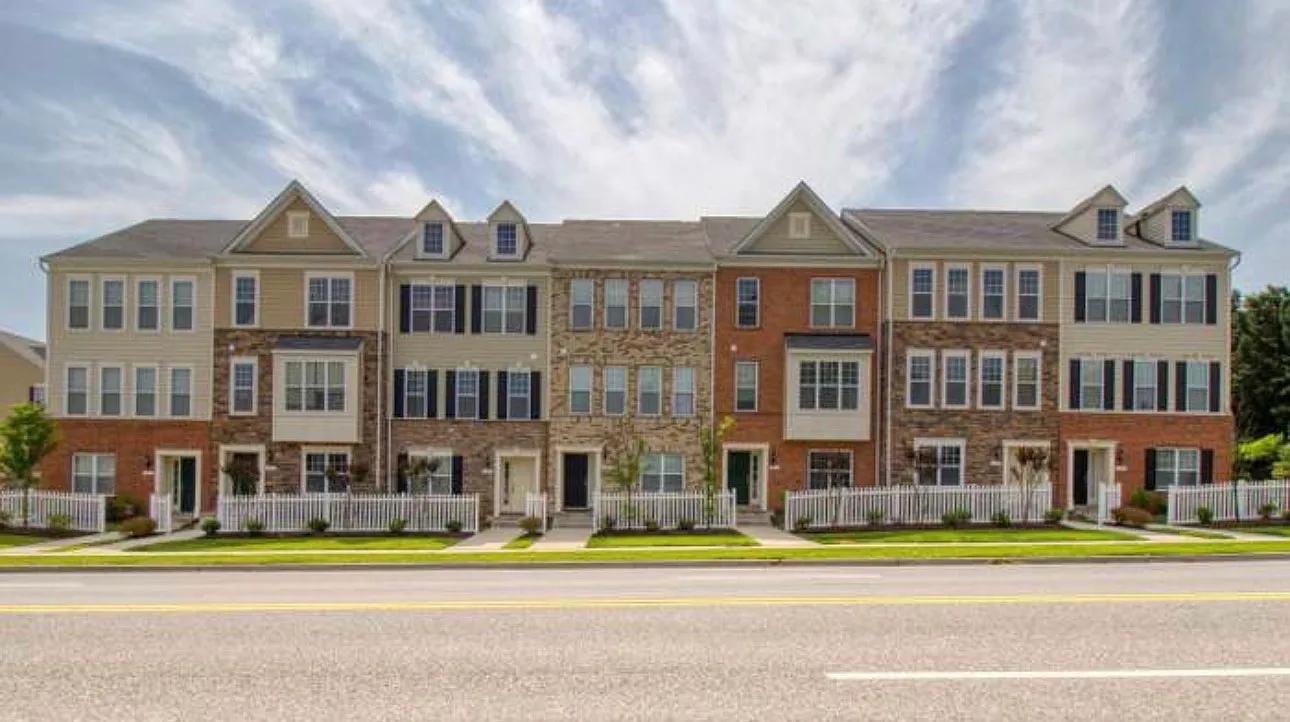 3 bed, 3.5 bath, 2809 sqft, $3,700 — Photo 1