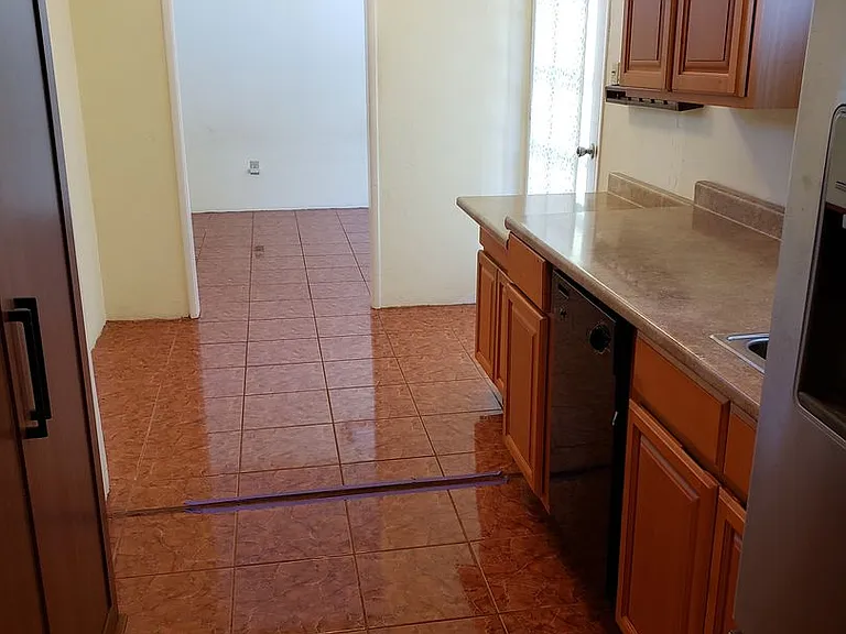 4490 Pomona Ave — Photo 12
