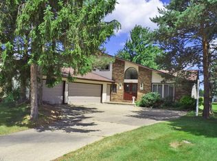 15038 Camden Cir, Strongsville, OH 44136