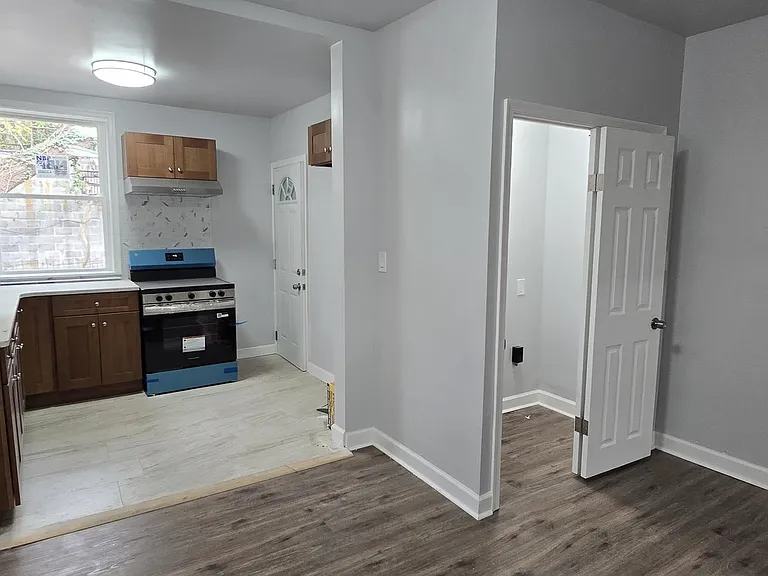 1411 W Loudon St — Photo 9