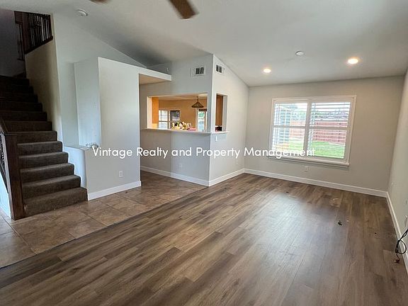 5th image of 387 Teresa Pl