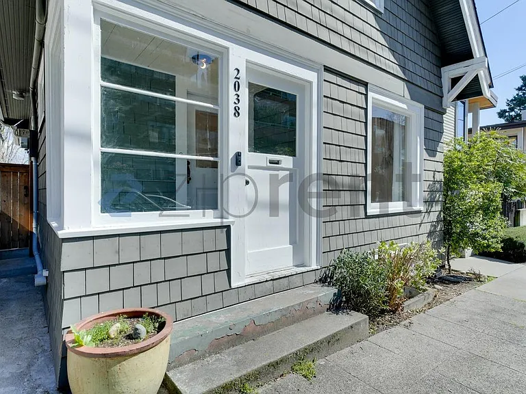 2038 8th Ave N — Photo 24