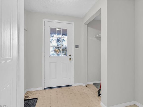 4th image of 25 Sidney Cres