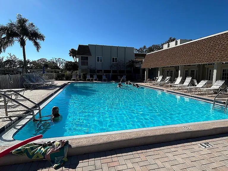 1540 Glen Oaks Dr E #B-221 — Photo 30
