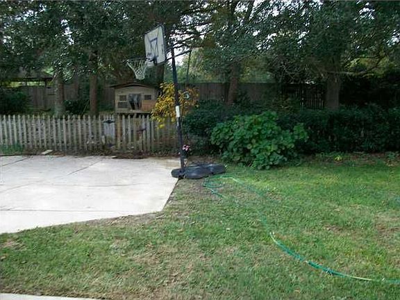 3rd image of 1929 Woodbridge Dr
