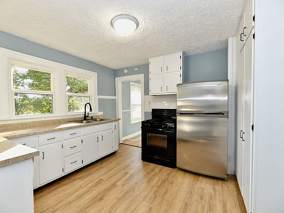 2nd image of 940 National Ave
