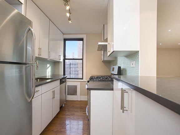 3rd image of 530 W 236th St #3P