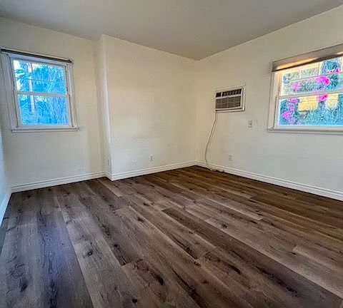 5th image of 323 E Colton Ave