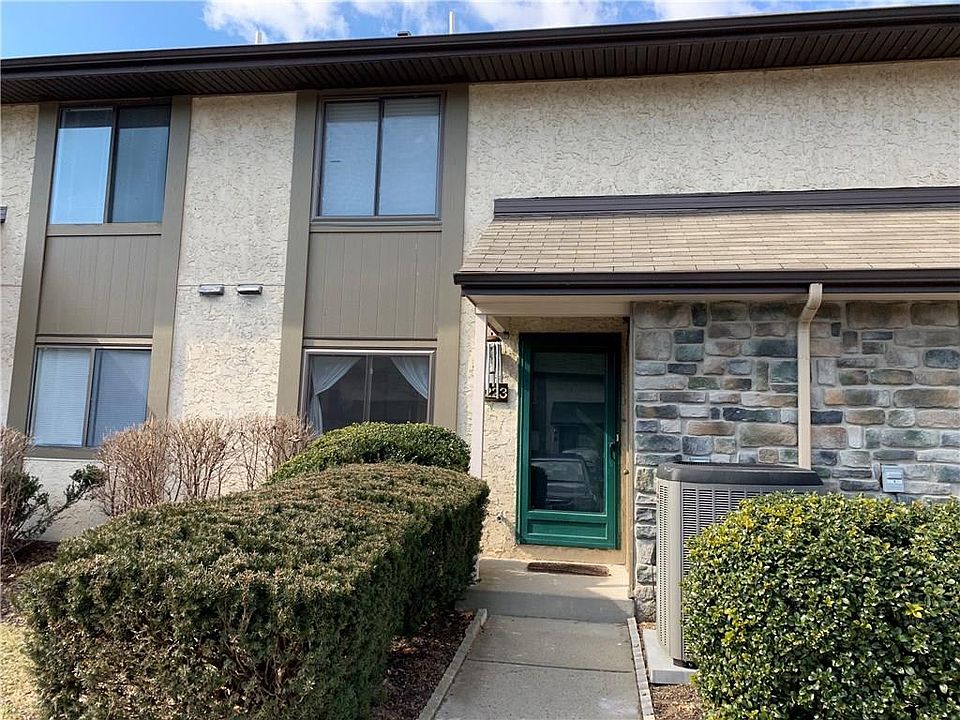 1st image of 223 Hampshire Dr #223