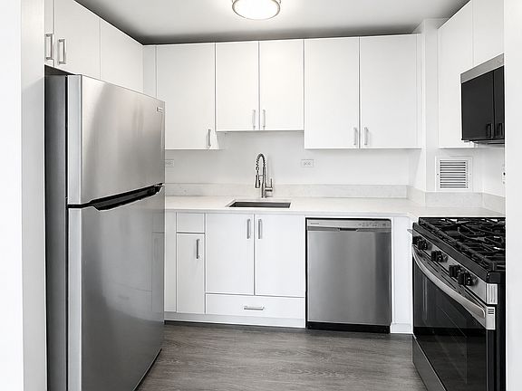 4th image of 35 W 33rd St APT 28D