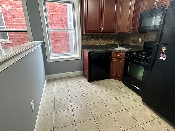 2nd image of 804-806 22nd St #3E