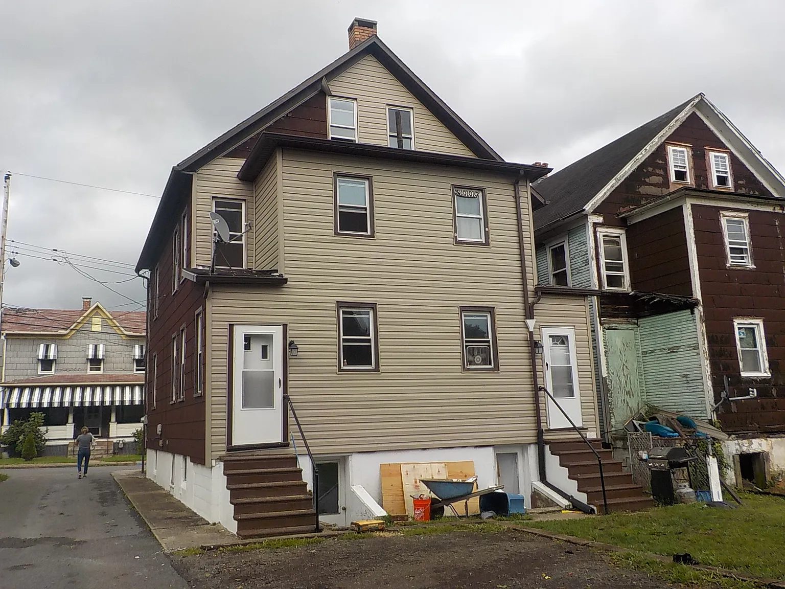 2 bed, 1100 sqft, $695 — Photo 2