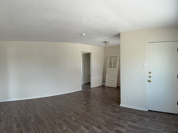 4th image of 608 Barcelona Dr