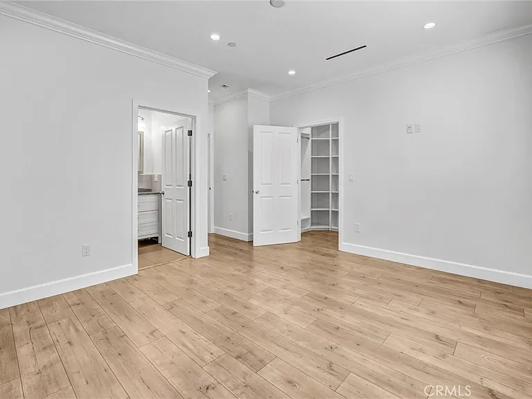 6711 Clybourn Ave — Photo 28