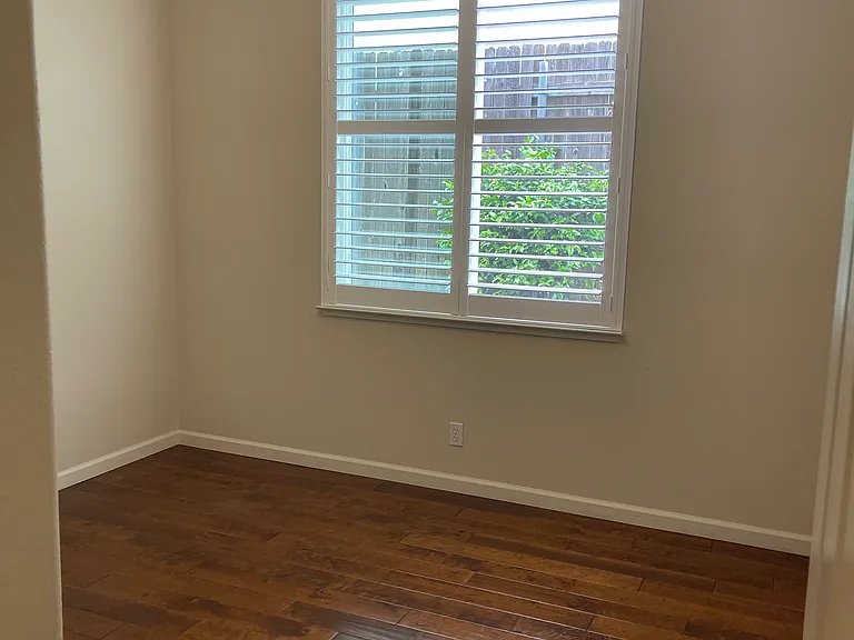 1213 Regina St — Photo 44