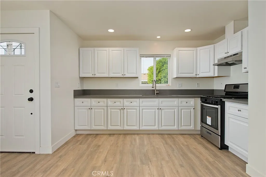 3 bed, 1275 sqft, $3,000 — Photo 2