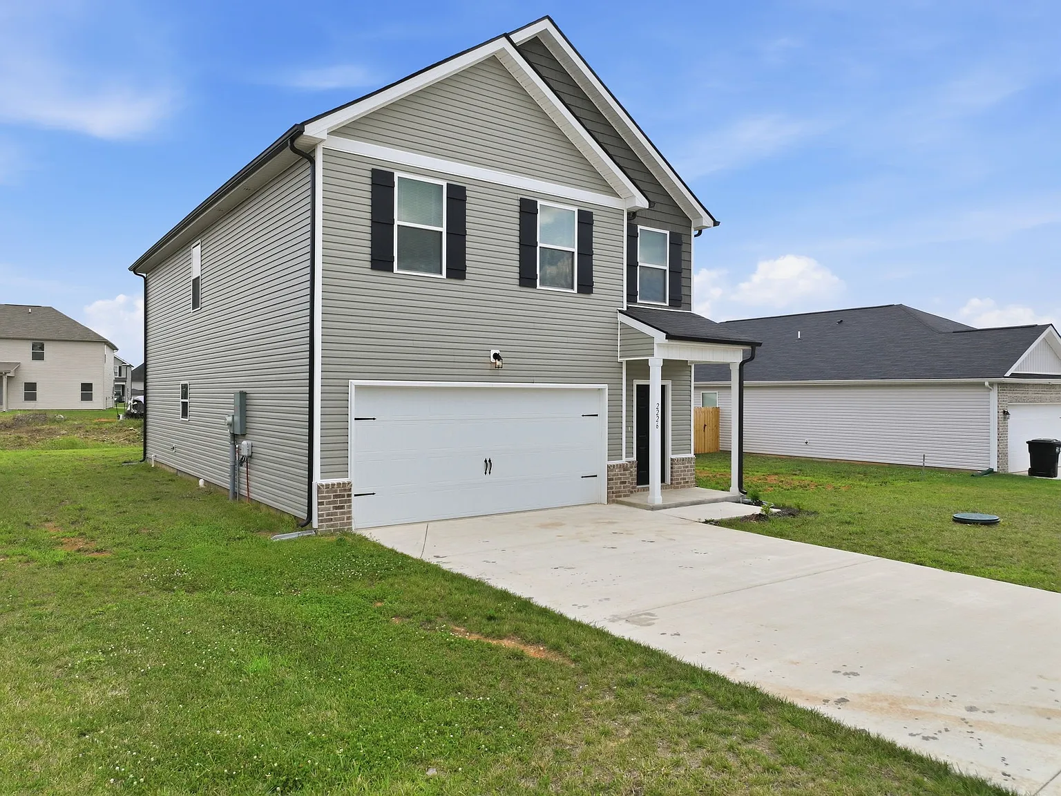4 bed, 2.5 bath, 2183 sqft, $2,500 — Photo 3
