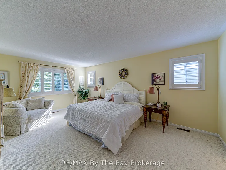 32 Green Briar Dr — Photo 12