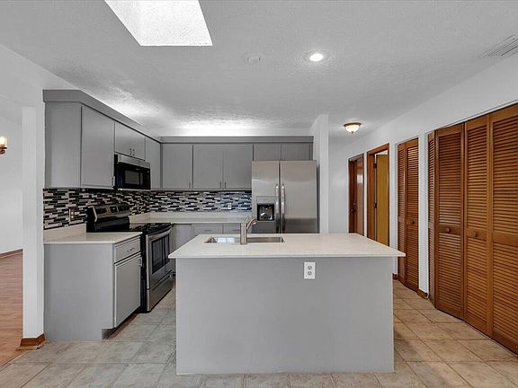 5th image of 514 SW Bailey Terrace