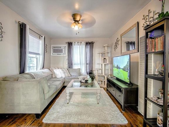 YC4C - Living Room (occupied)
