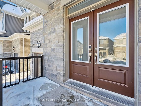 4th image of 699 Newlove St