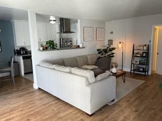 2nd image of 1326 S Saltair Ave APT 4