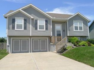10222 N Lewis Ave, Kansas City, MO 64157