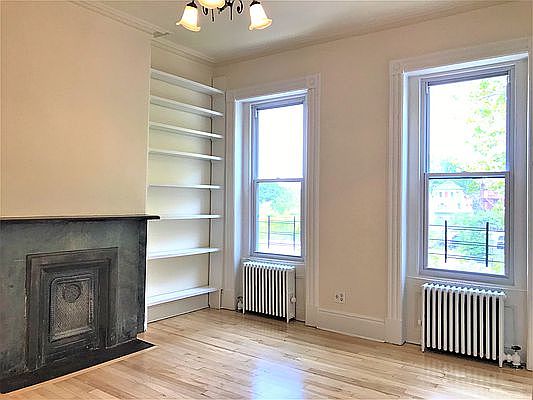 3rd image of 340 10th St #3