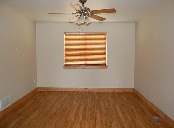 2nd image of 605 Sunrise Ct