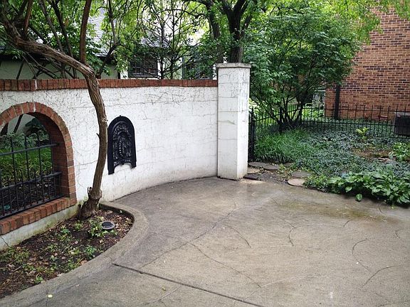 Patio & fenced yard area