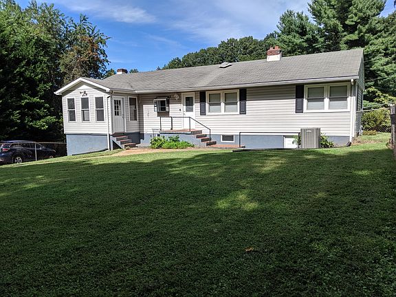 3rd image of 261 Tanglewood Dr
