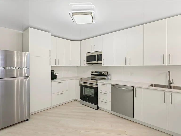 2500 Parkview Dr #1714 — Photo 3