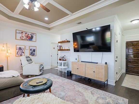 4th image of 4055 McKenzie Ln