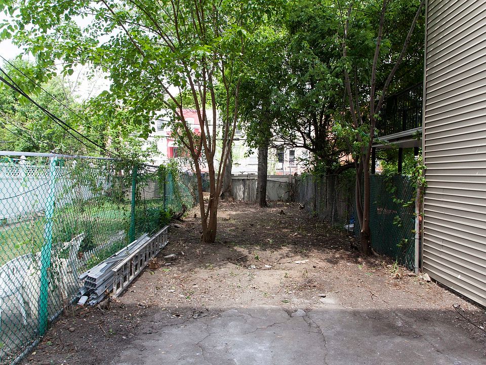 1st image of 851 Lincoln Pl #Garden