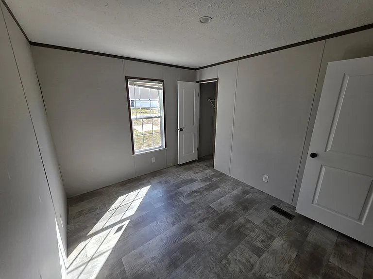 83 Susie Ln — Photo 3