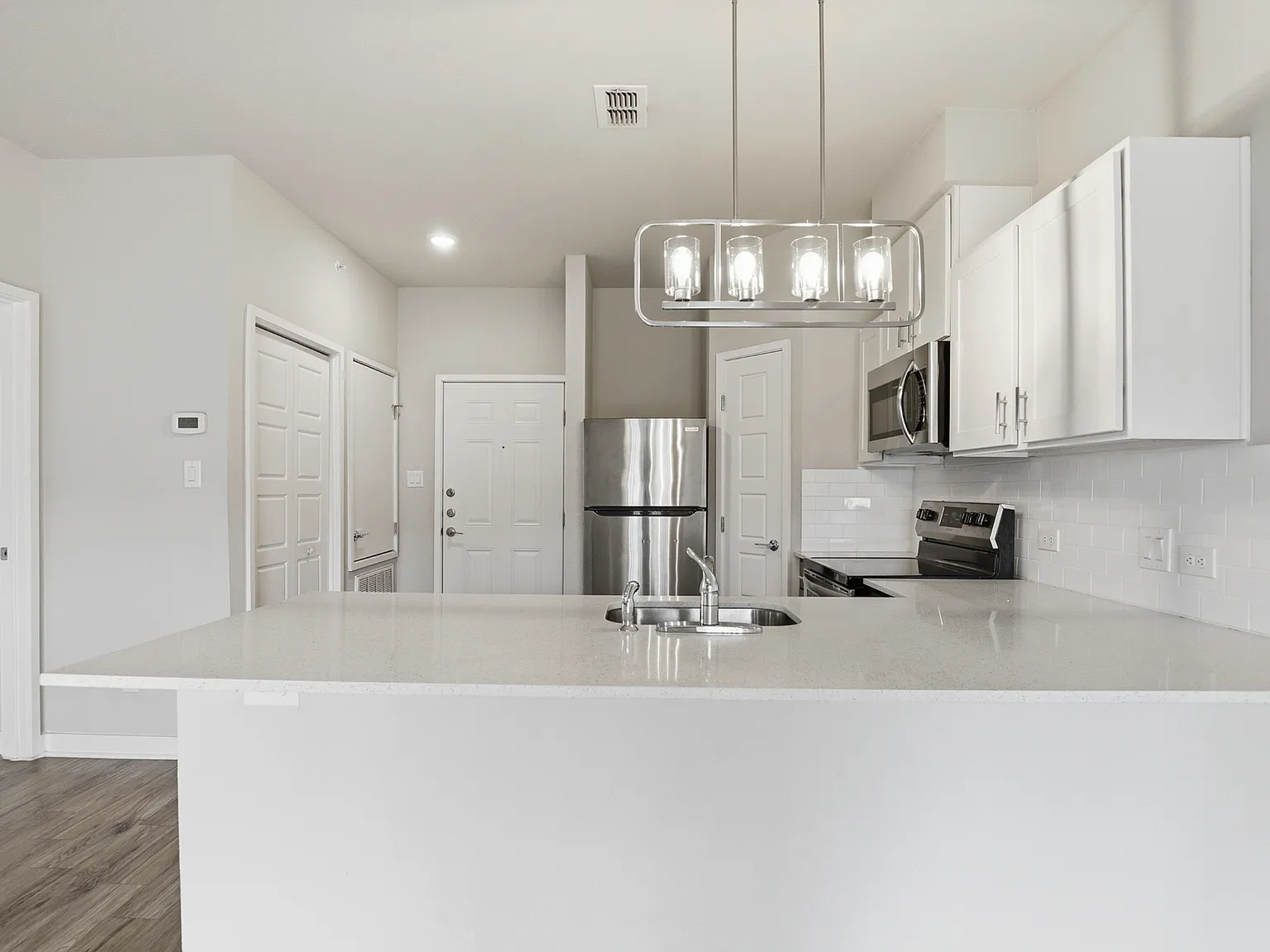 2 bed, 790 sqft, $966 — Photo 4