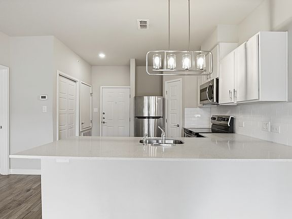3rd image of 711 S Frio St #2204