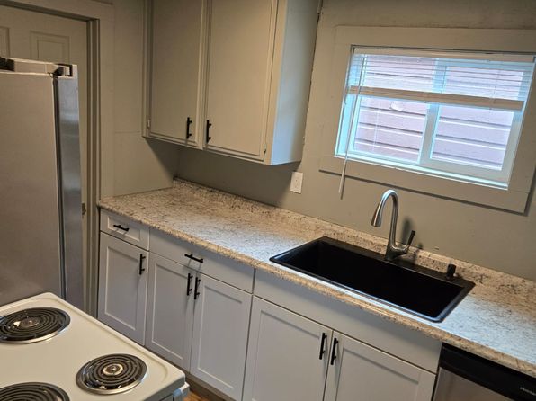 975 Norway St NE #1/2